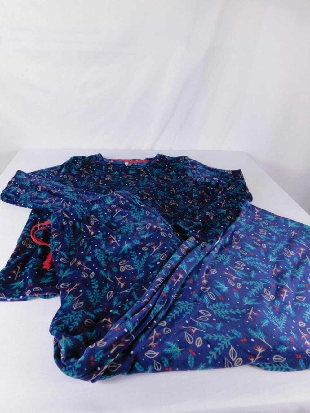 Pajama Set Womens M Blue Fleece Holiday Floral Long Sleeve Pants Christmas - Picture 2 of 8